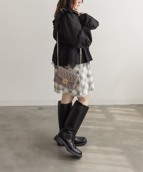 CLETTE(クレット)の「CLETTEオリジナルフリルデザインペプラムブラウス(シャツ/ブラウス・レディース・ブルーグリーン/ブラック/オフホワイト・LL/3L/4L)」の12枚目の写真