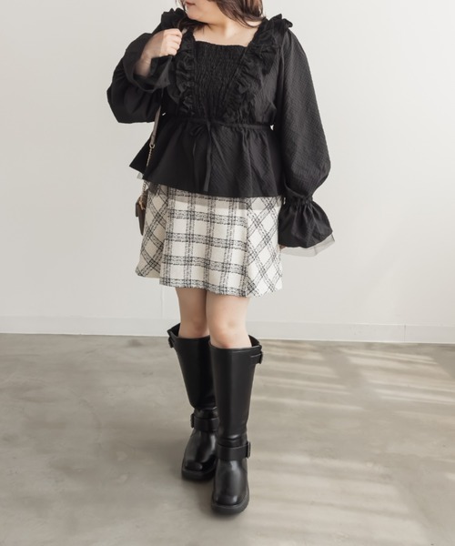 CLETTE(クレット)の「CLETTEオリジナルフリルデザインペプラムブラウス(シャツ/ブラウス・レディース・ブルーグリーン/ブラック/オフホワイト・LL/3L/4L)」の10枚目の写真