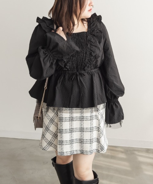 CLETTE(クレット)の「CLETTEオリジナルフリルデザインペプラムブラウス(シャツ/ブラウス・レディース・ブルーグリーン/ブラック/オフホワイト・LL/3L/4L)」の8枚目の写真