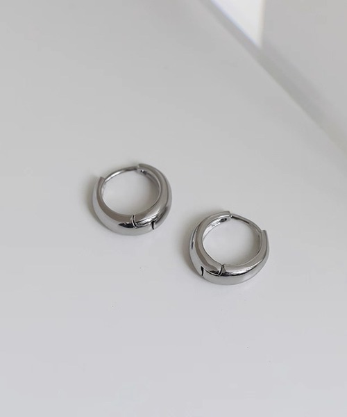 ALWAYS GOOD TIME(オルウェイズグッドタイム)の「【金属アレルギー対応】ドロップフープピアス サージカルステンレス/316L(ピアス(両耳用)・レディース・シルバー系2/ゴールド系1/ゴールド系2/シルバー系1・LARGE/SMALL)」の5枚目の写真