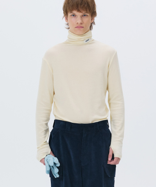SOFT TURTLENECK T‑SHIRT — водолазка‑футболка, цвет ivory