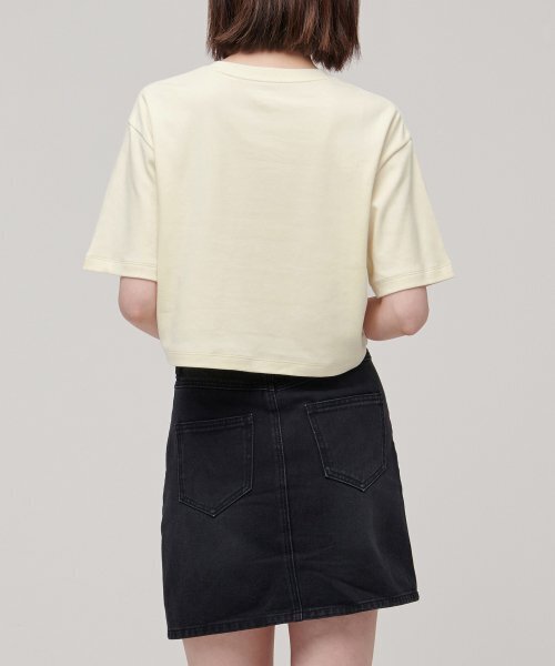 MUSINSA STANDARD WOMAN（ムシンサスタンダードウーマン）の「ウィメンズリラックスフィットクルーネッククロップTシャツ[エグレット]（Tシャツ/カットソー・レディース・その他・SMALL/MEDIUM/LARGE/X-SMALL）」の2枚目の写真
