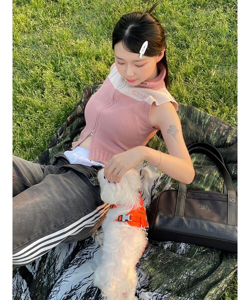 PRENDA（プレンダ）の「2TONE HIGH NECK KNIT VEST PINK（ベスト・レディース・その他・FREE）」の3枚目の写真