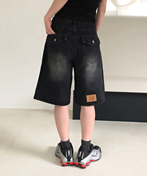 MUCENT（ムセント）の「Ronar Back Button Leather Point Bermuda Denim Pants Unisex (2 Colors)（デニムパンツ）」