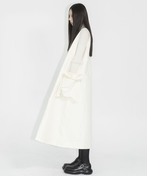 Bshop（ビショップ）の「eunoia | サイドポケット パディングドレス WOMEN（ワンピース・レディース・クリーム/ブラック・ONE）」の2枚目の写真