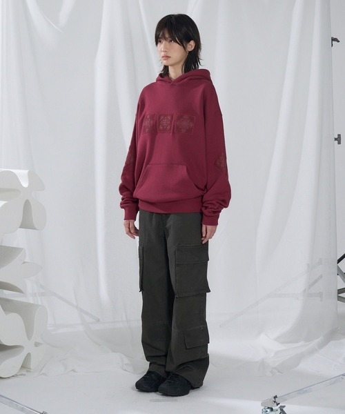 SLOWACID（スローアシッド）の「【UNISEX】SLOW ACID／ロゴパッチフーディ―（パーカー・レディース・ブラック/ボルドー/モカ・MEDIUM/LARGE）」の4枚目の写真