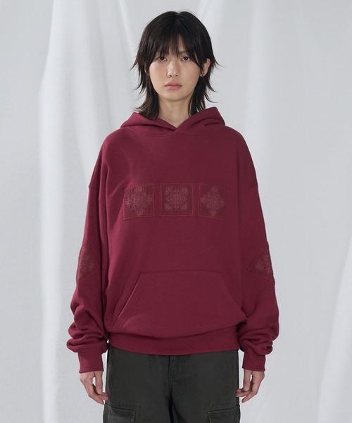 SLOWACID（スローアシッド）の「【UNISEX】SLOW ACID／ロゴパッチフーディ―（パーカー・レディース・ブラック/ボルドー/モカ・MEDIUM/LARGE）」の6枚目の写真