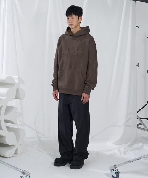 SLOWACID（スローアシッド）の「【UNISEX】SLOW ACID／ロゴパッチフーディ―（パーカー・レディース・ブラック/ボルドー/モカ・MEDIUM/LARGE）」の7枚目の写真