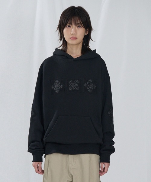 SLOWACID（スローアシッド）の「【UNISEX】SLOW ACID／ロゴパッチフーディ―（パーカー・レディース・ブラック/ボルドー/モカ・MEDIUM/LARGE）」の12枚目の写真