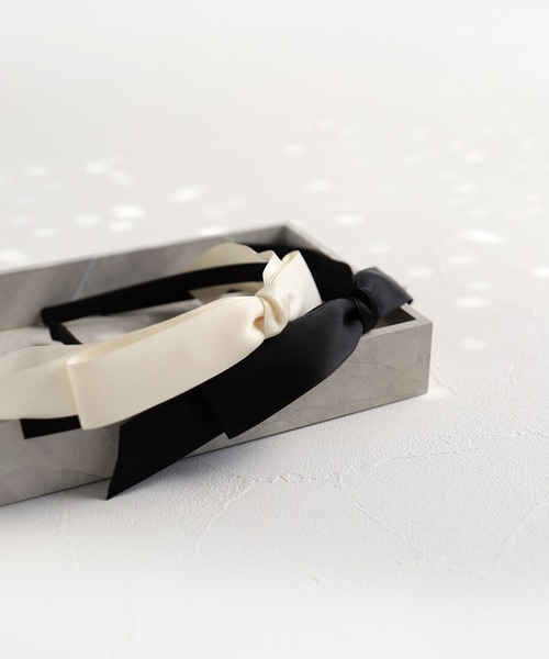 Rora（ローラ）の「サテンノット カチューシャ（カチューシャ・キッズ・ブラック/アイボリー・FREE）」の4枚目の写真