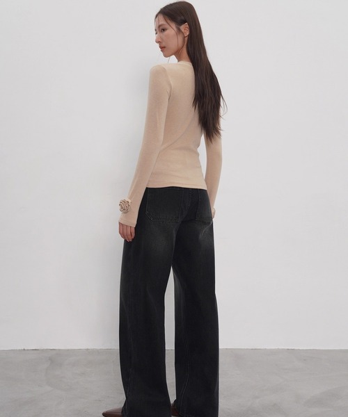 EIGHTHMONTH（エイスマンス）の「フラワーモチーフVネックニット EM25a149【EIGHTHMONTH】（Tシャツ/カットソー・レディース・ベージュ/ブラック・M/S）」の10枚目の写真