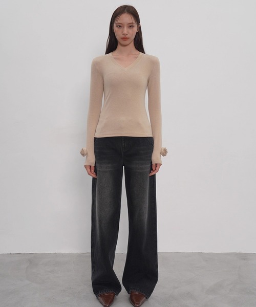 EIGHTHMONTH（エイスマンス）の「フラワーモチーフVネックニット EM25a149【EIGHTHMONTH】（Tシャツ/カットソー・レディース・ベージュ/ブラック・M/S）」の5枚目の写真