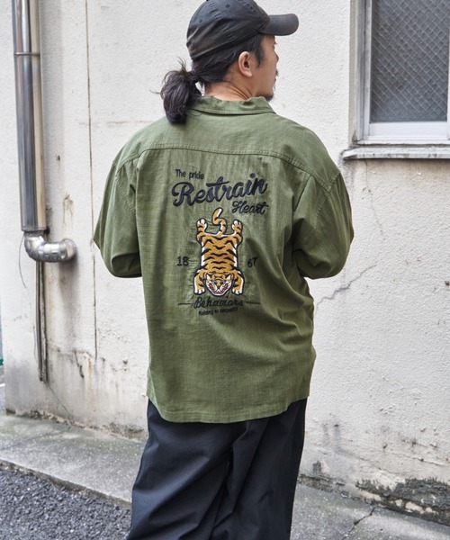 NO NEED(ノーニード)の「トラ麻ライク刺繍シャツ(シャツ/ブラウス・メンズ・ブラック/カーキ/アイボリー・M/L/LL)」の5枚目の写真