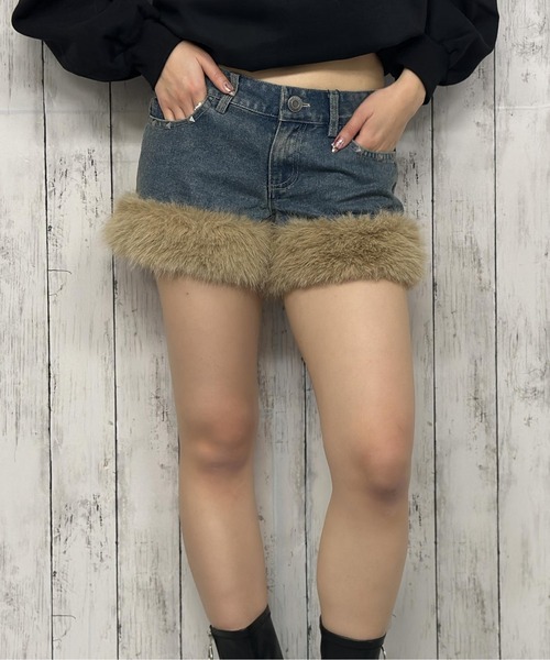 GORGE(ゴージ)の「《裾ファー付き×デニム素材》デニムショートパンツ/秋冬Y2K(その他パンツ・レディース・ネイビー/ブルー・F)」の2枚目の写真