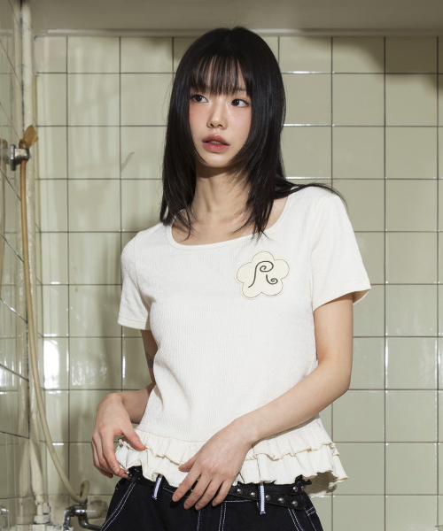 RuNaKi'Hu'（ルナキフ）の「WXT047 フリルレイヤードスクエアネックショートスリーブ (アイボリー)（Tシャツ/カットソー・レディース・その他・1/2）」の2枚目の写真