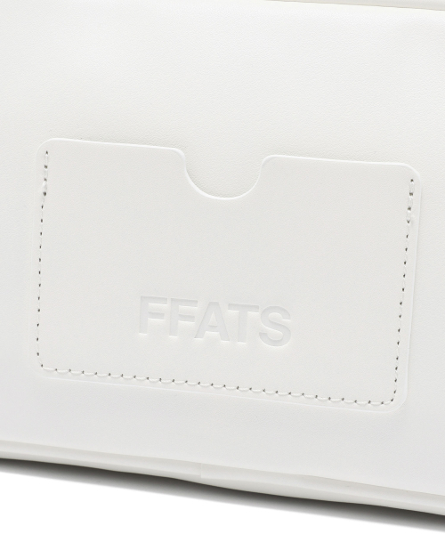 NICE GHOST CLUB（ナイスゴーストクラブ）の「FFATS BAGUETTE BAG_WHITE(NG2EMUAB49A)（トートバッグ・レディース・ホワイト・FREE）」の4枚目の写真