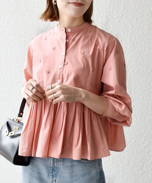 SHIPS any: フラワー モチーフ ペプラム ギャザー シャツ ブラウス SHIPS any:〈洗濯機可能〉フラワー モチーフ ペプラム ギャザー シャツ