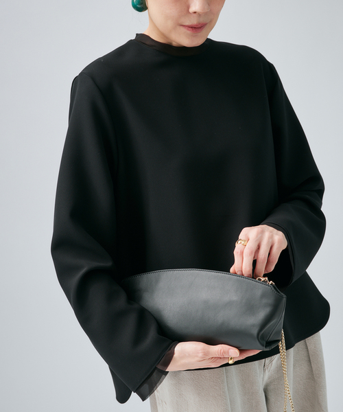 VERMEIL par iena(ヴェルメイユパーイエナ)の「Minimal Double Cross ブラウス(シャツ/ブラウス・レディース・ブラック/ホワイト・FREE)」の2枚目の写真