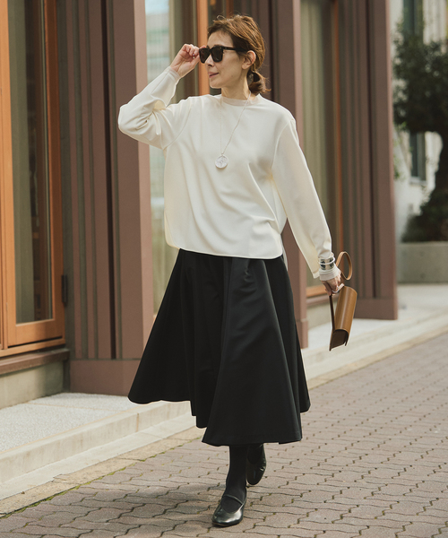 VERMEIL par iena(ヴェルメイユパーイエナ)の「Minimal Double Cross ブラウス(シャツ/ブラウス・レディース・ブラック/ホワイト・FREE)」の11枚目の写真