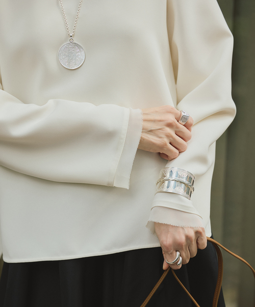 VERMEIL par iena(ヴェルメイユパーイエナ)の「Minimal Double Cross ブラウス(シャツ/ブラウス・レディース・ブラック/ホワイト・FREE)」の15枚目の写真