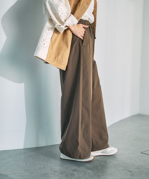 LEPSIM(レプシィム)の「ワイドパラシュートパンツ 630170(その他パンツ・レディース・チャコールグレー/ピンク/カーキブラウン・FREE)」の18枚目の写真