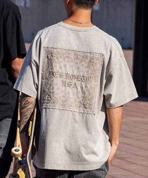 DC(ディーシー)の「DC/ディーシー 半袖 Tシャツ バックプリント バンダナ柄 DST262008(Tシャツ/カットソー・メンズ・スミクロ/ベージュ/ネイビー/ブラック・M/L/XL/S/2XL)」の3枚目の写真