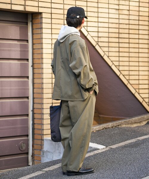 CIAOPANIC TYPY（チャオパニックティピー）の「【molmol】撥水/洗濯可/男女兼用/ドライバーズワイドパンツ/ミノテックリップ（スラックス・メンズ・オリーブ/チャコールグレー・MEDIUM/LARGE）」の4枚目の写真