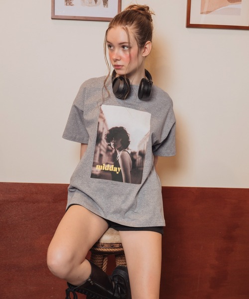 Mili affinity(ミリアフィニティー)の「オーバーサイズフォトプリントTシャツ(Tシャツ/カットソー・レディース・チャコール/ブラック/杢グレー/オフホワイト・FREE)」の3枚目の写真