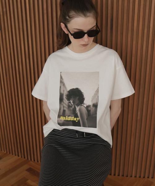 Mili affinity(ミリアフィニティー)の「オーバーサイズフォトプリントTシャツ(Tシャツ/カットソー・レディース・チャコール/ブラック/杢グレー/オフホワイト・FREE)」の1枚目の写真