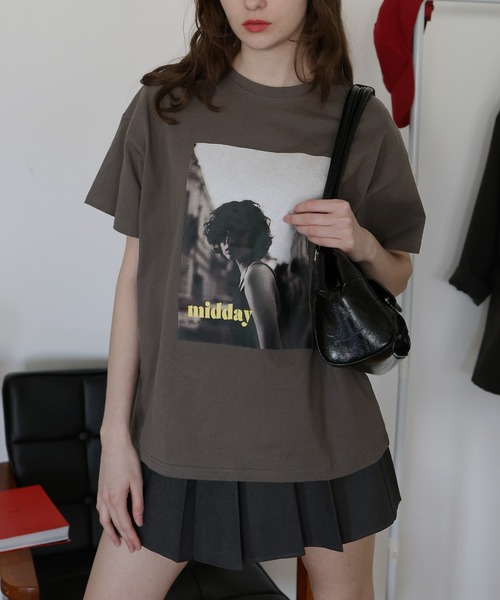 Mili affinity(ミリアフィニティー)の「オーバーサイズフォトプリントTシャツ(Tシャツ/カットソー・レディース・チャコール/ブラック/杢グレー/オフホワイト・FREE)」の4枚目の写真