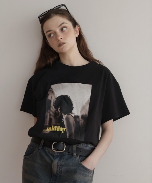 Mili affinity(ミリアフィニティー)の「オーバーサイズフォトプリントTシャツ(Tシャツ/カットソー・レディース・チャコール/ブラック/杢グレー/オフホワイト・FREE)」の2枚目の写真
