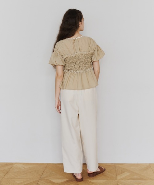 OLUN(オルン)の「shirring frill top/シャーリングフリルトップス(Tシャツ/カットソー・レディース・ブラック/アイボリー/ベージュ・FREE)」の7枚目の写真