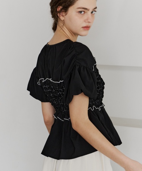 OLUN(オルン)の「shirring frill top/シャーリングフリルトップス(Tシャツ/カットソー・レディース・ブラック/アイボリー/ベージュ・FREE)」の12枚目の写真