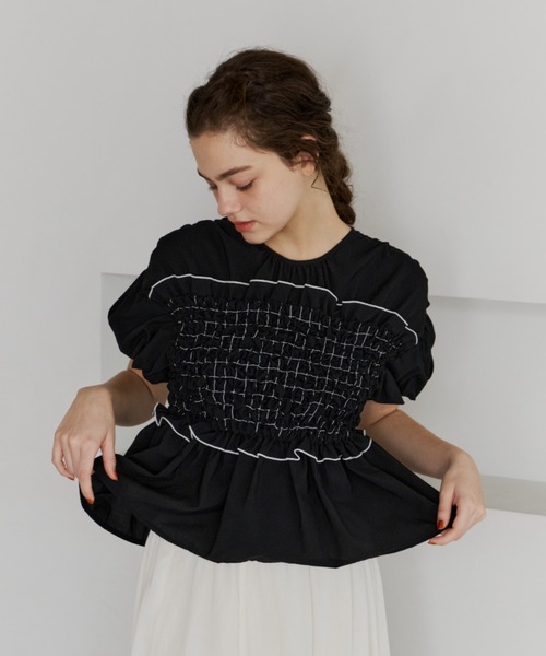 OLUN(オルン)の「shirring frill top/シャーリングフリルトップス(Tシャツ/カットソー・レディース・ブラック/アイボリー/ベージュ・FREE)」の9枚目の写真