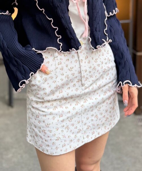 w closet(ダブルクローゼット)の「花柄ミニスカパン(スカート・レディース・ピンク/ブルー・SMALL/MEDIUM)」の2枚目の写真