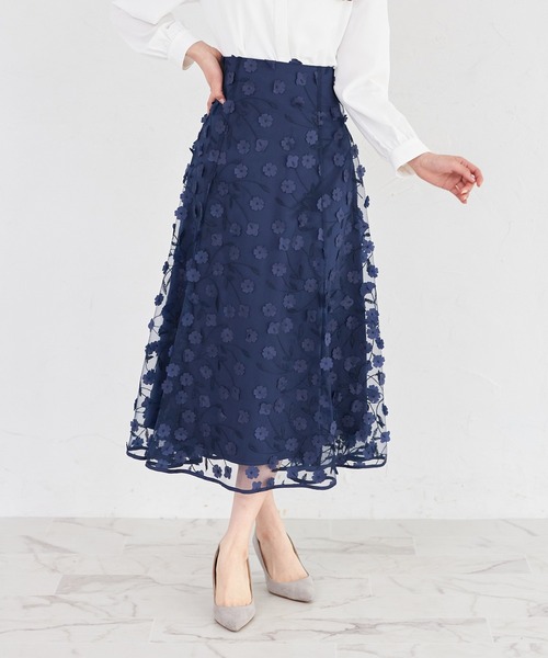 tocco closet(トッコ クローゼット)の「立体フラワーモチーフ刺繍シアーフレアスカート(スカート・レディース・ネイビー/コーラルピンク・M)」の1枚目の写真