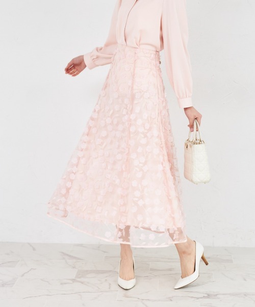 tocco closet(トッコ クローゼット)の「立体フラワーモチーフ刺繍シアーフレアスカート(スカート・レディース・ネイビー/コーラルピンク・M)」の2枚目の写真