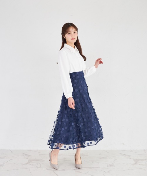 tocco closet(トッコ クローゼット)の「立体フラワーモチーフ刺繍シアーフレアスカート(スカート・レディース・ネイビー/コーラルピンク・M)」の3枚目の写真