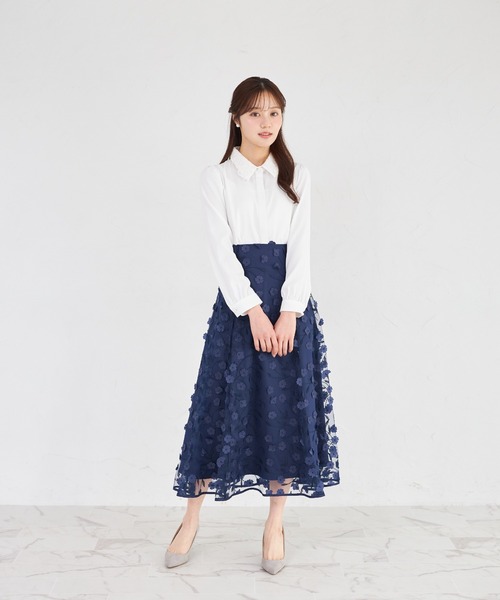 tocco closet(トッコ クローゼット)の「立体フラワーモチーフ刺繍シアーフレアスカート(スカート・レディース・ネイビー/コーラルピンク・M)」の4枚目の写真