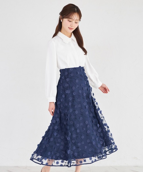 tocco closet(トッコ クローゼット)の「立体フラワーモチーフ刺繍シアーフレアスカート(スカート・レディース・ネイビー/コーラルピンク・M)」の7枚目の写真