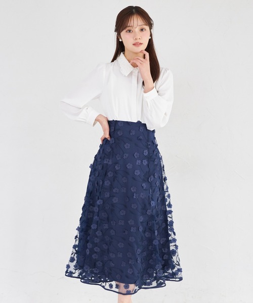 tocco closet(トッコ クローゼット)の「立体フラワーモチーフ刺繍シアーフレアスカート(スカート・レディース・ネイビー/コーラルピンク・M)」の6枚目の写真