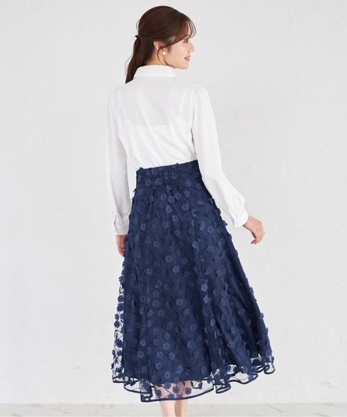 tocco closet(トッコ クローゼット)の「立体フラワーモチーフ刺繍シアーフレアスカート(スカート・レディース・ネイビー/コーラルピンク・M)」の9枚目の写真