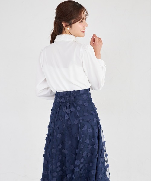 tocco closet(トッコ クローゼット)の「立体フラワーモチーフ刺繍シアーフレアスカート(スカート・レディース・ネイビー/コーラルピンク・M)」の10枚目の写真