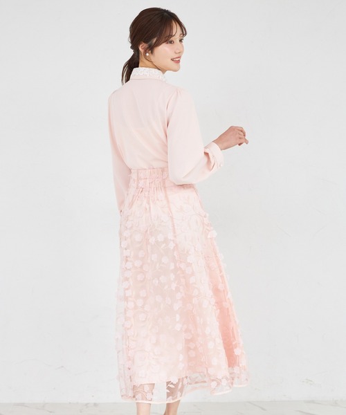 tocco closet(トッコ クローゼット)の「立体フラワーモチーフ刺繍シアーフレアスカート(スカート・レディース・ネイビー/コーラルピンク・M)」の16枚目の写真