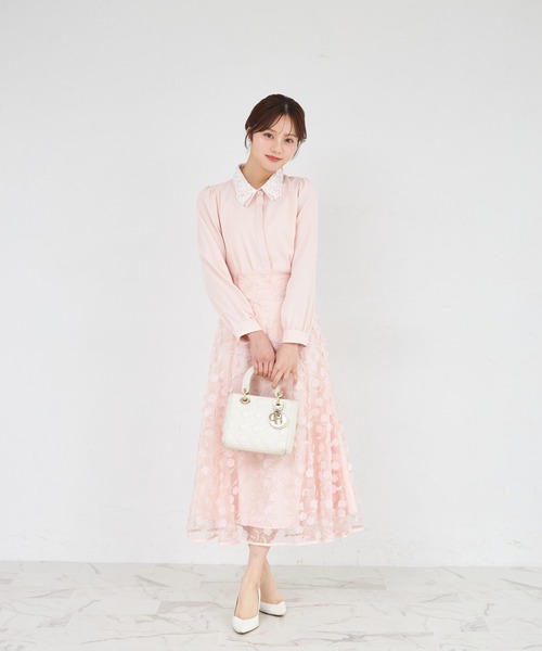 tocco closet(トッコ クローゼット)の「立体フラワーモチーフ刺繍シアーフレアスカート(スカート・レディース・ネイビー/コーラルピンク・M)」の11枚目の写真