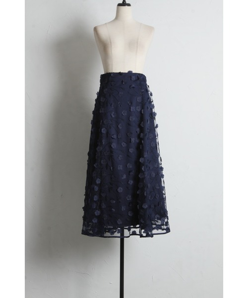 tocco closet(トッコ クローゼット)の「立体フラワーモチーフ刺繍シアーフレアスカート(スカート・レディース・ネイビー/コーラルピンク・M)」の19枚目の写真