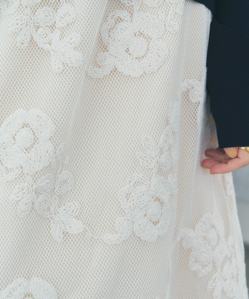 YECCA VECCA（イェッカヴェッカ）の「フラワー柄刺繍メッシュスカート（スカート・レディース・アイボリー/ブラック・FREE）」の9枚目の写真