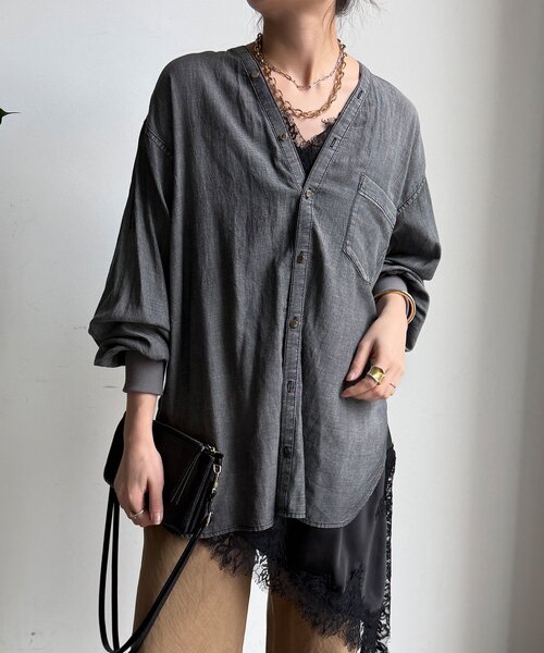 DouDou（ドゥドゥ）の「シアーデニム袖リブVVシャツ（シャツ/ブラウス・レディース・サックスブルー/グレー/ネイビー・FREE）」の2枚目の写真
