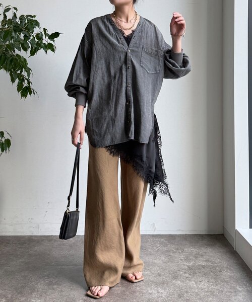 DouDou（ドゥドゥ）の「シアーデニム袖リブVVシャツ（シャツ/ブラウス・レディース・サックスブルー/グレー/ネイビー・FREE）」の5枚目の写真