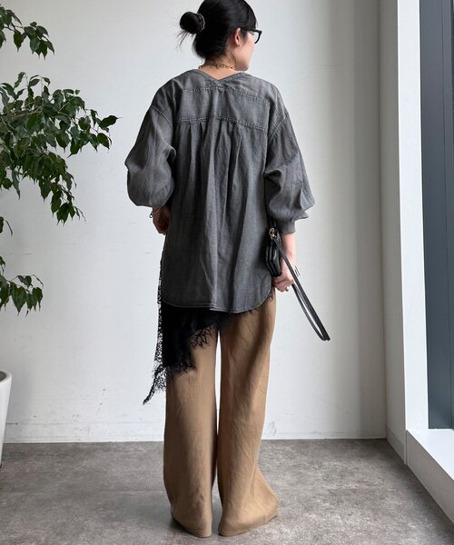 DouDou（ドゥドゥ）の「シアーデニム袖リブVVシャツ（シャツ/ブラウス・レディース・サックスブルー/グレー/ネイビー・FREE）」の8枚目の写真